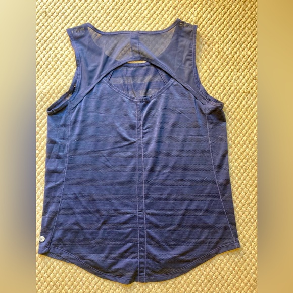 90 Degree workout tank. - Picture 3 of 3